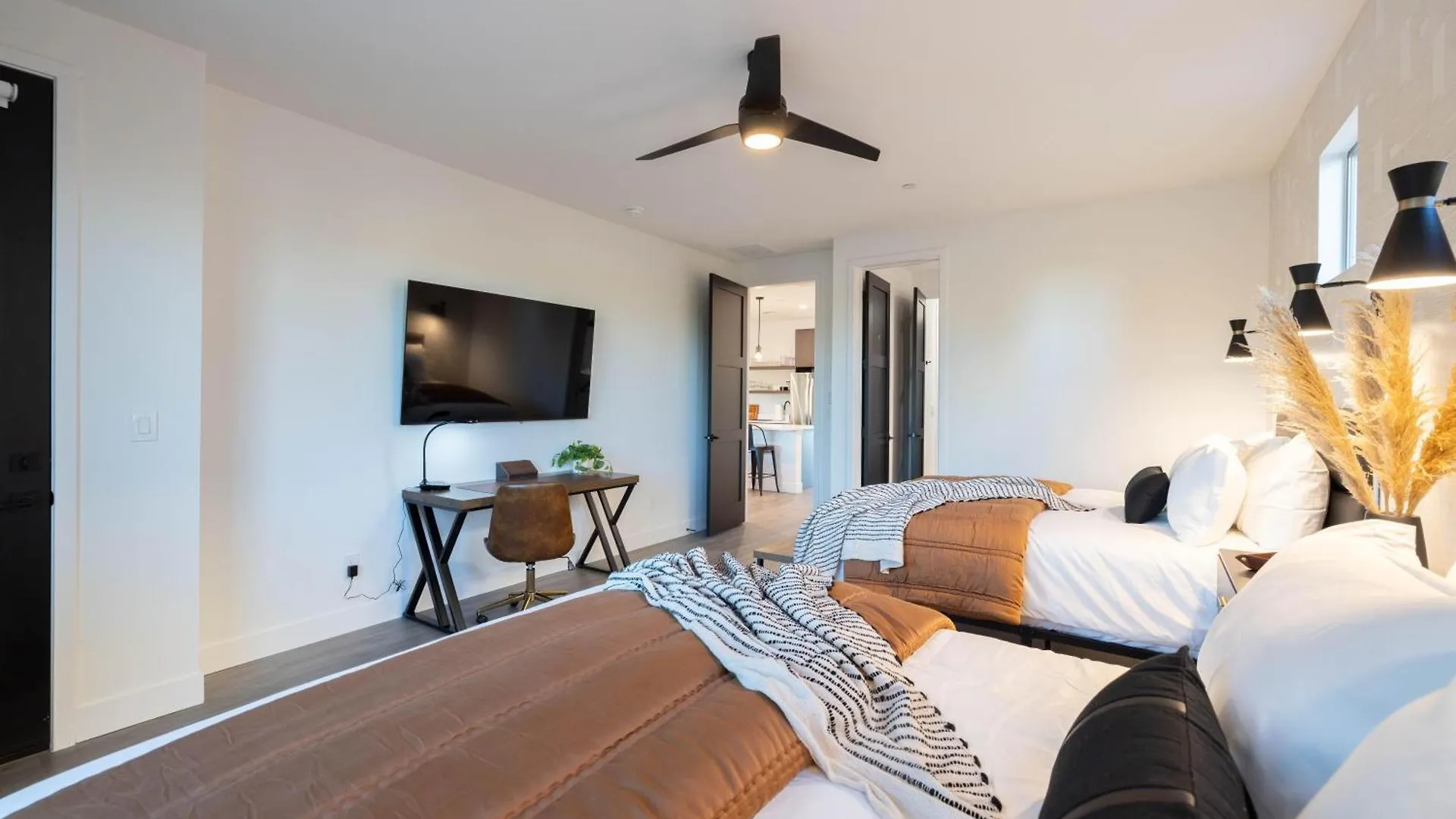 3 Bedrooms Scottsdale